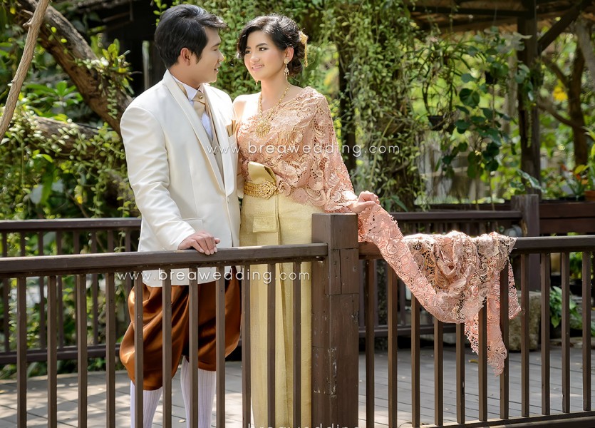 ชุดไทย บางบัวทอง
