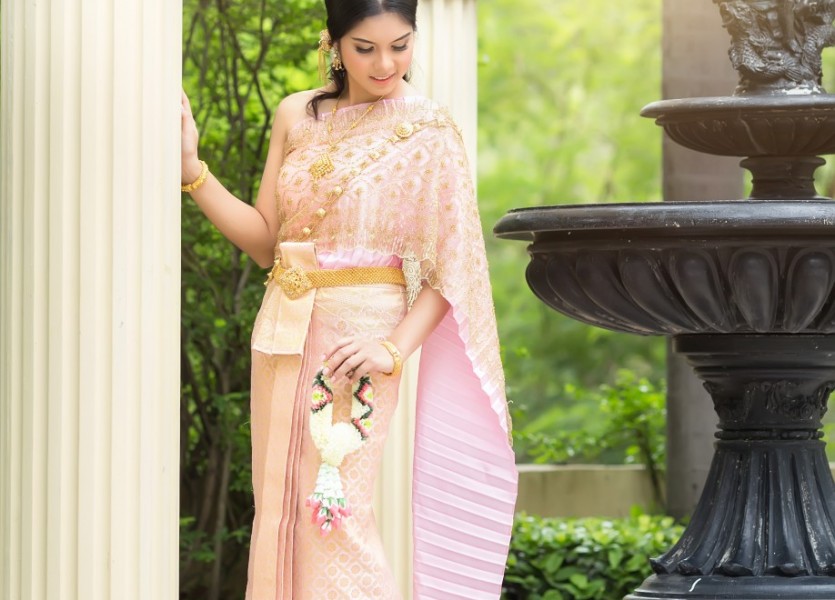 พรีเวดดิ้ง . ชุดแต่งงาน . ชุดไทยแต่งงาน . ร้านเวดดิ้ง . ถ่ายรูปแต่งงาน .Prewedding .ฌ็องเซลิเซ่