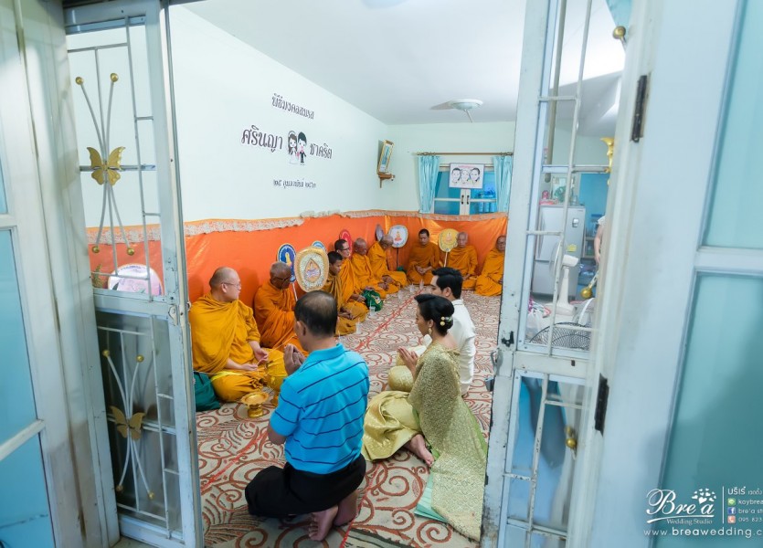 จัดงานแต่งงานที่บ้าน 011 ชุดแต่งงาน