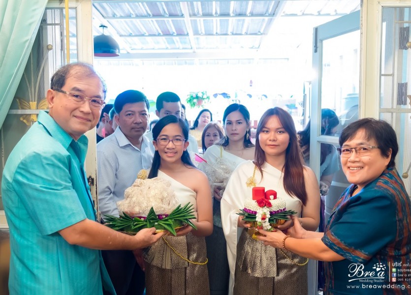 จัดงานแต่งงานที่บ้าน 071 ชุดแต่งงาน