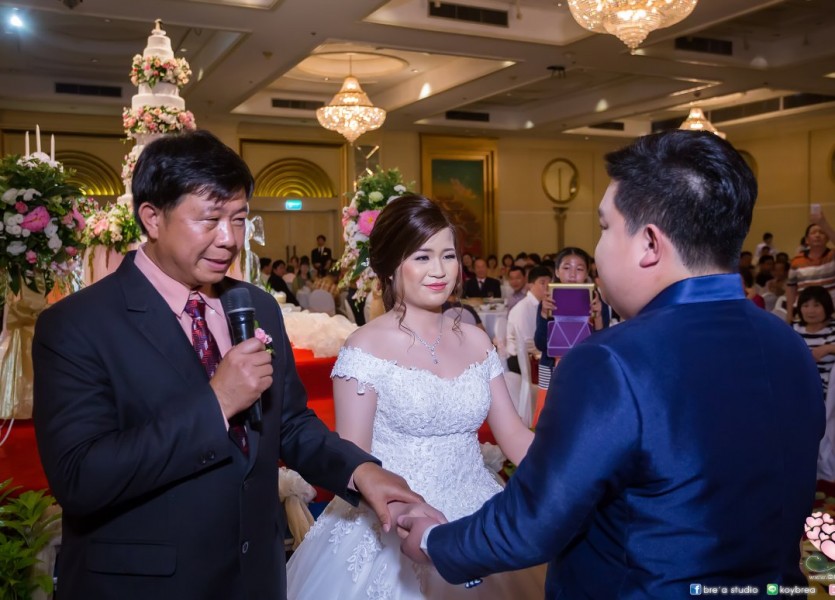 โรงแรมมณเฑียรริเวอร์ไซด์กรุงเทพ  ชุดแต่งงาน 082 ถ่ายภาพ